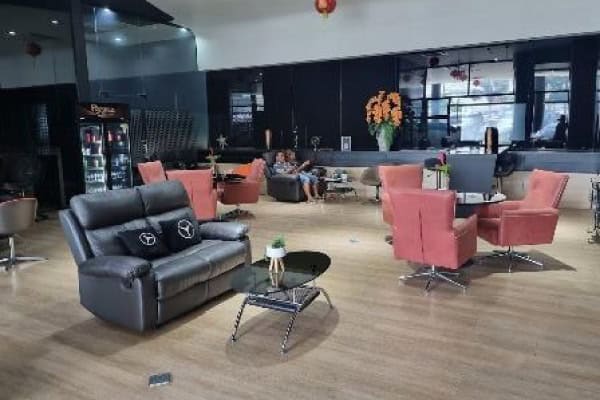 MERCEDES BENZ SHOW ROOM