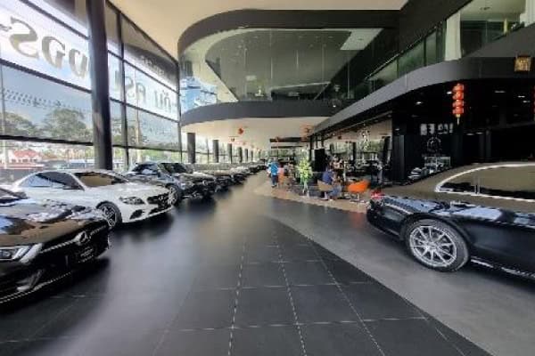 MERCEDES BENZ SHOW ROOM